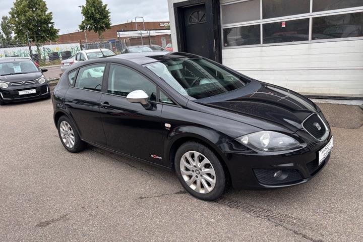 Sort Seat Leon fra 2011 set udefra