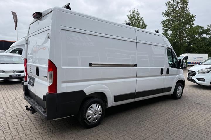 Hvid Peugeot Boxer 333 fra 2022