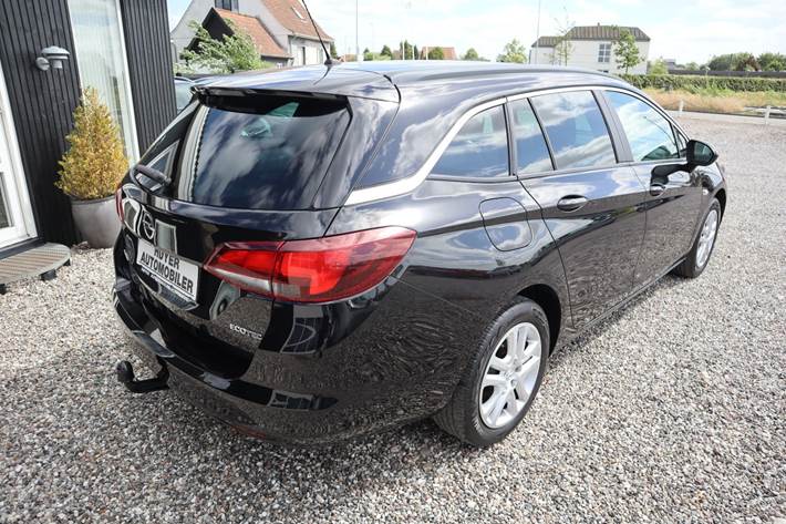 Grå Opel Astra fra 2019