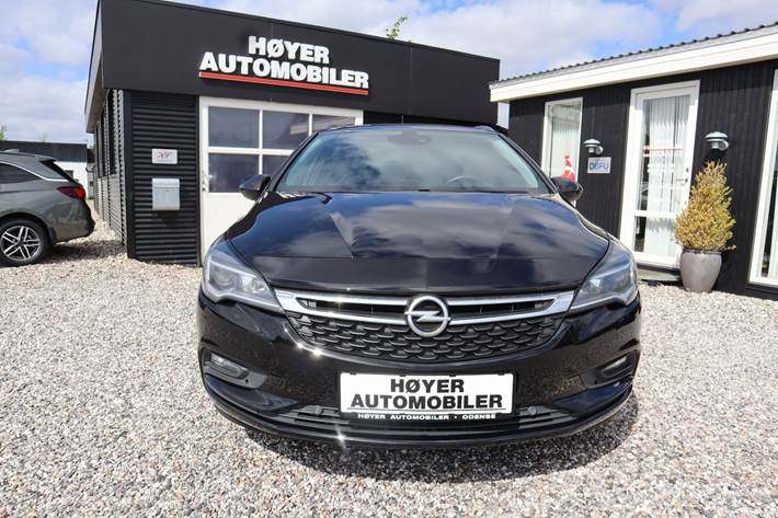 Grå Opel Astra fra 2019