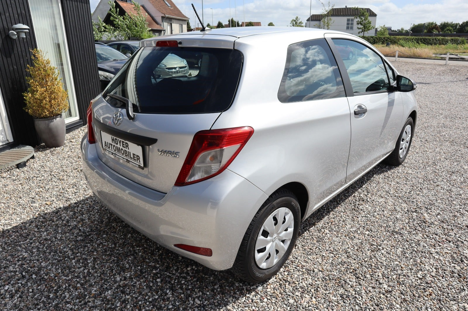 Sølv Toyota Yaris fra 2012