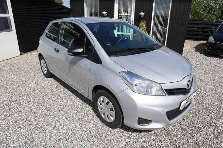 Sølv Toyota Yaris fra 2012