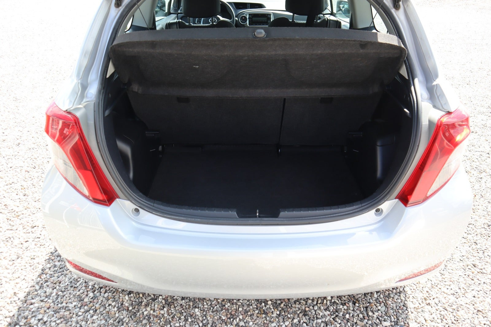 Sølv Toyota Yaris fra 2012