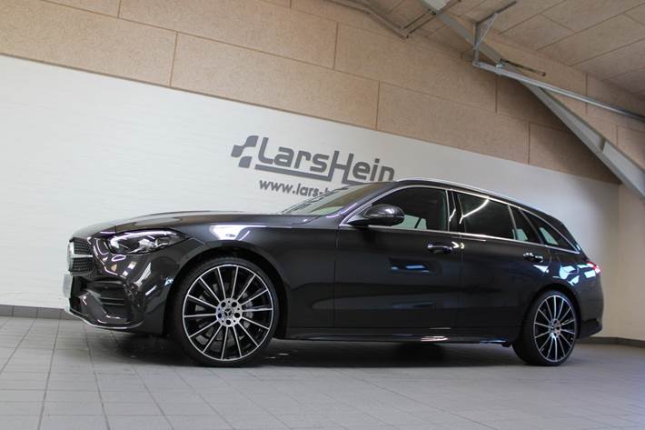 Grå Mercedes C300 e fra 2023