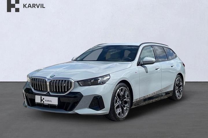 Grå BMW i5 fra 2025 set udefra