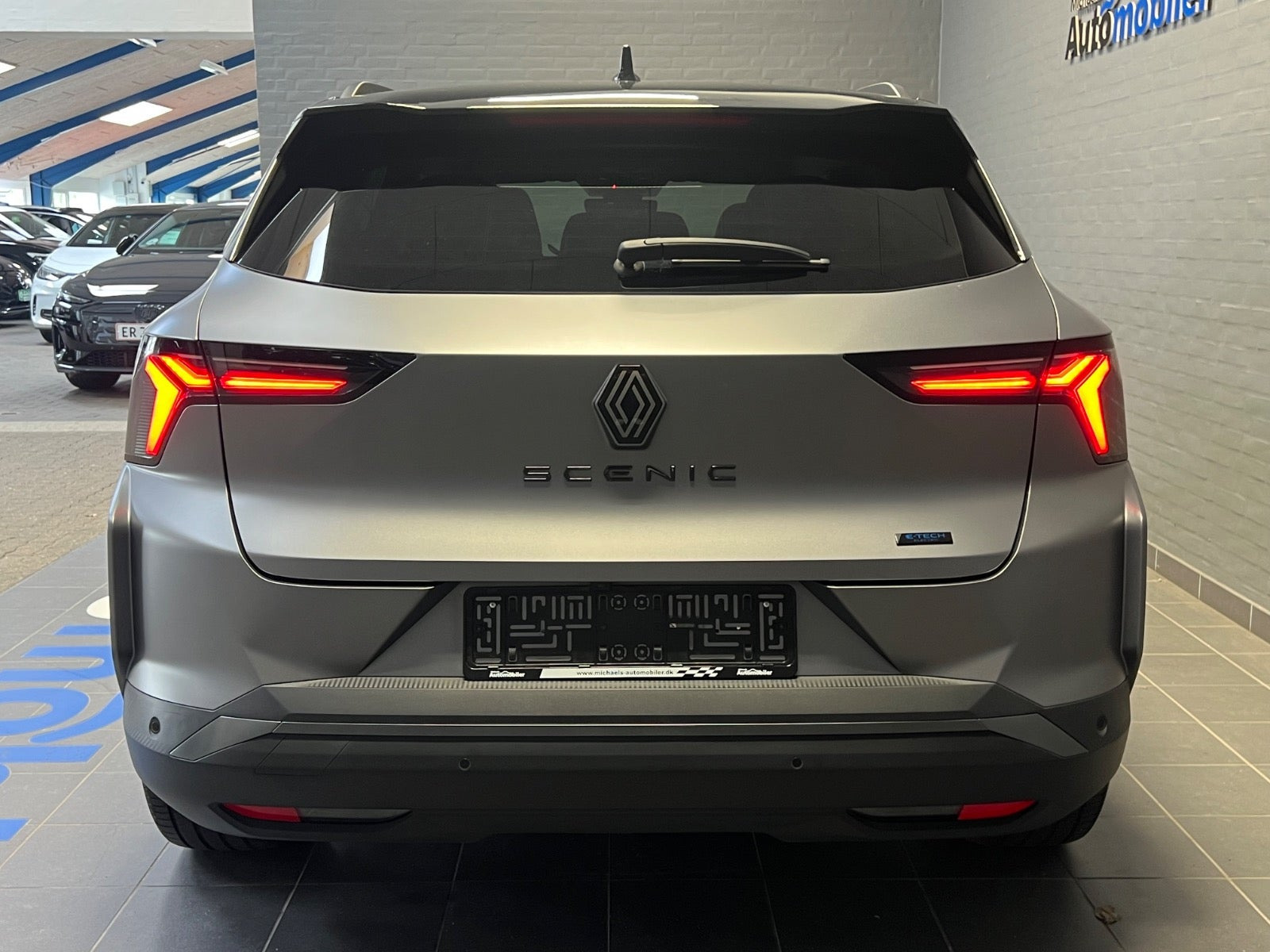 Grå Renault Scenic E-Tech fra 2024