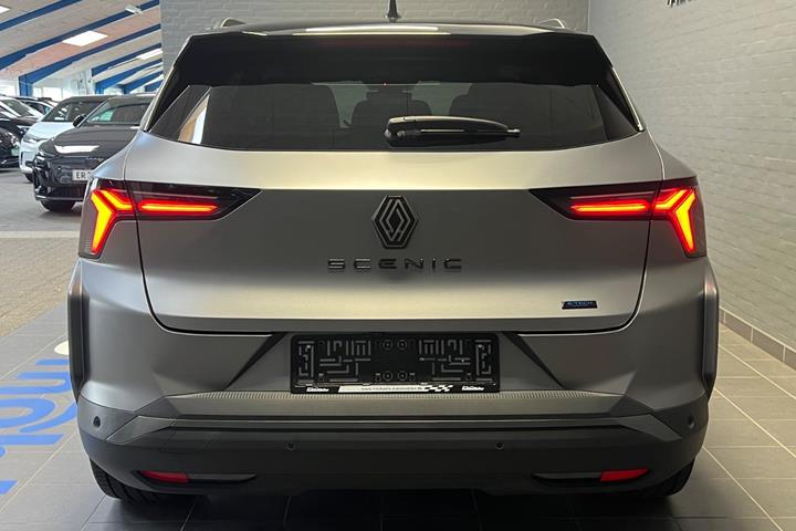 Grå Renault Scenic E-Tech fra 2024