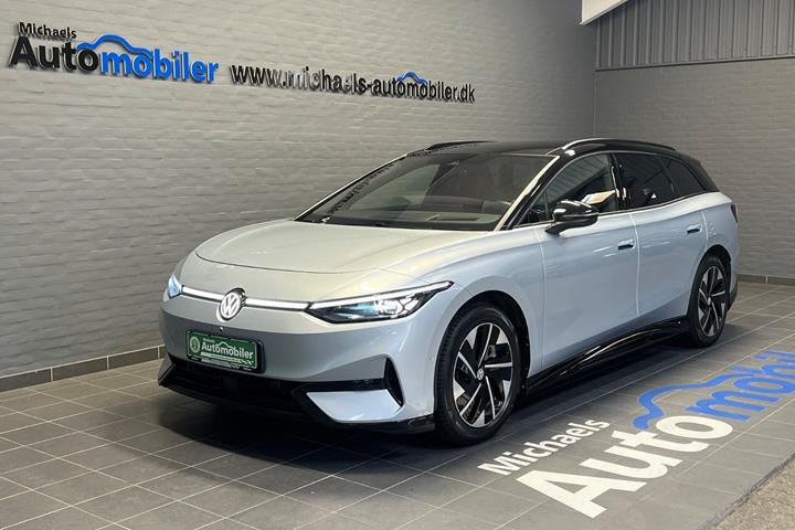 Sølv VW ID.7 fra 2025 set udefra