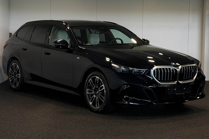 Sort BMW i5 fra 2024