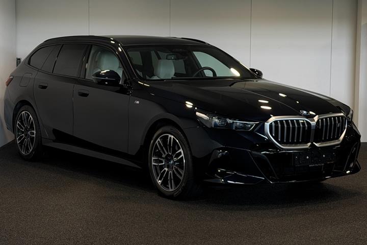 Sort BMW i5 fra 2024