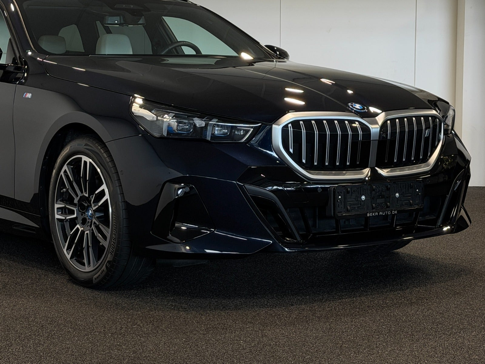 Sort BMW i5 fra 2024