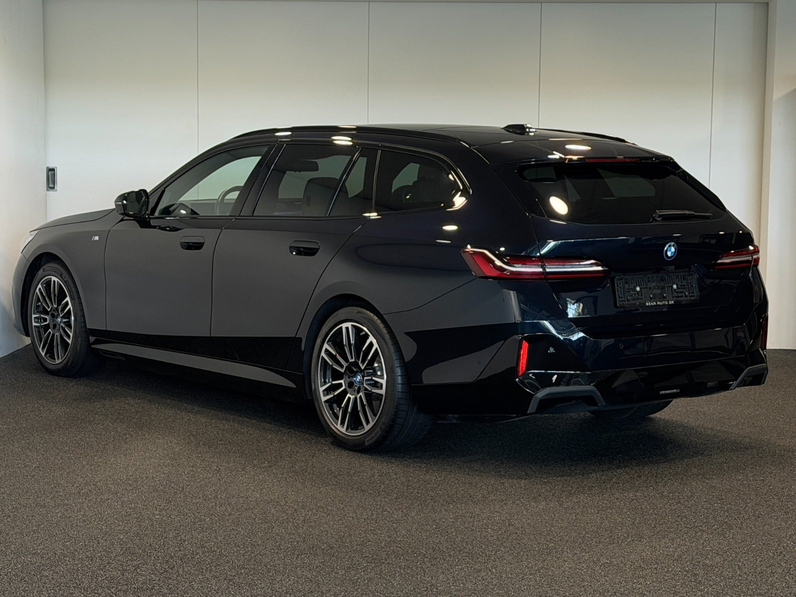 Sort BMW i5 fra 2024