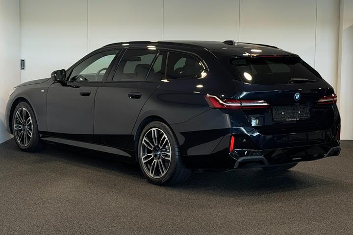 Sort BMW i5 fra 2024