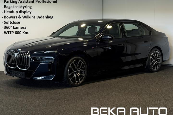 Sort BMW i7 fra 2024 set udefra