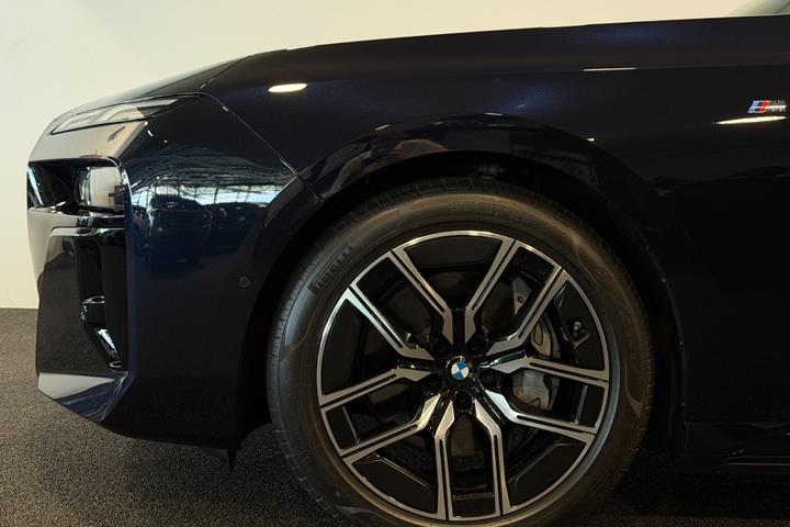 Sort BMW i7 fra 2024
