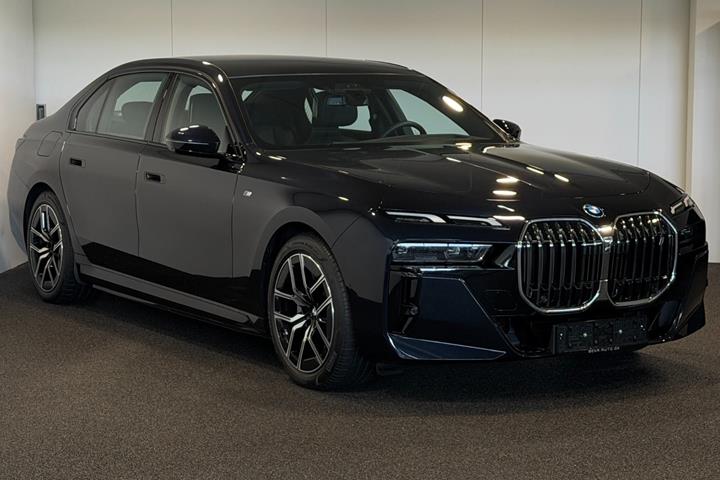 Sort BMW i7 fra 2024