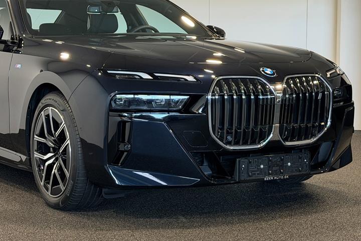 Sort BMW i7 fra 2024