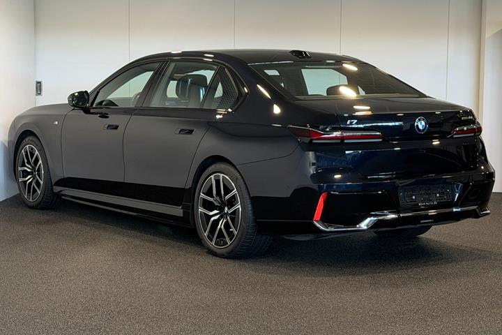 Sort BMW i7 fra 2024