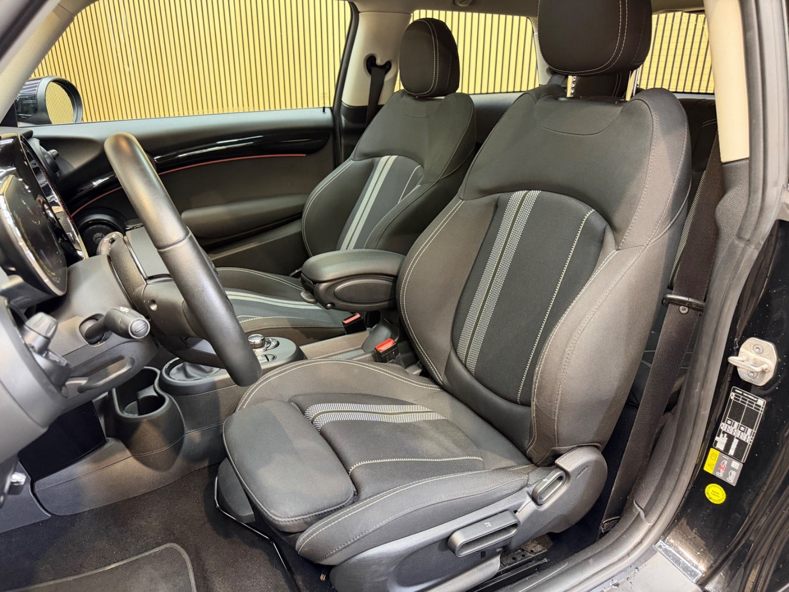 Sort Mini Cooper SE fra 2023