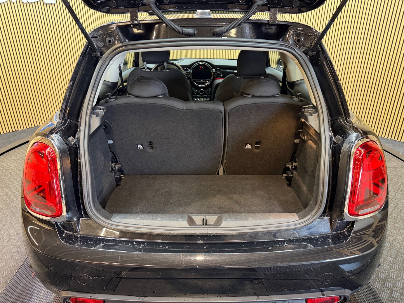 Sort Mini Cooper SE fra 2023
