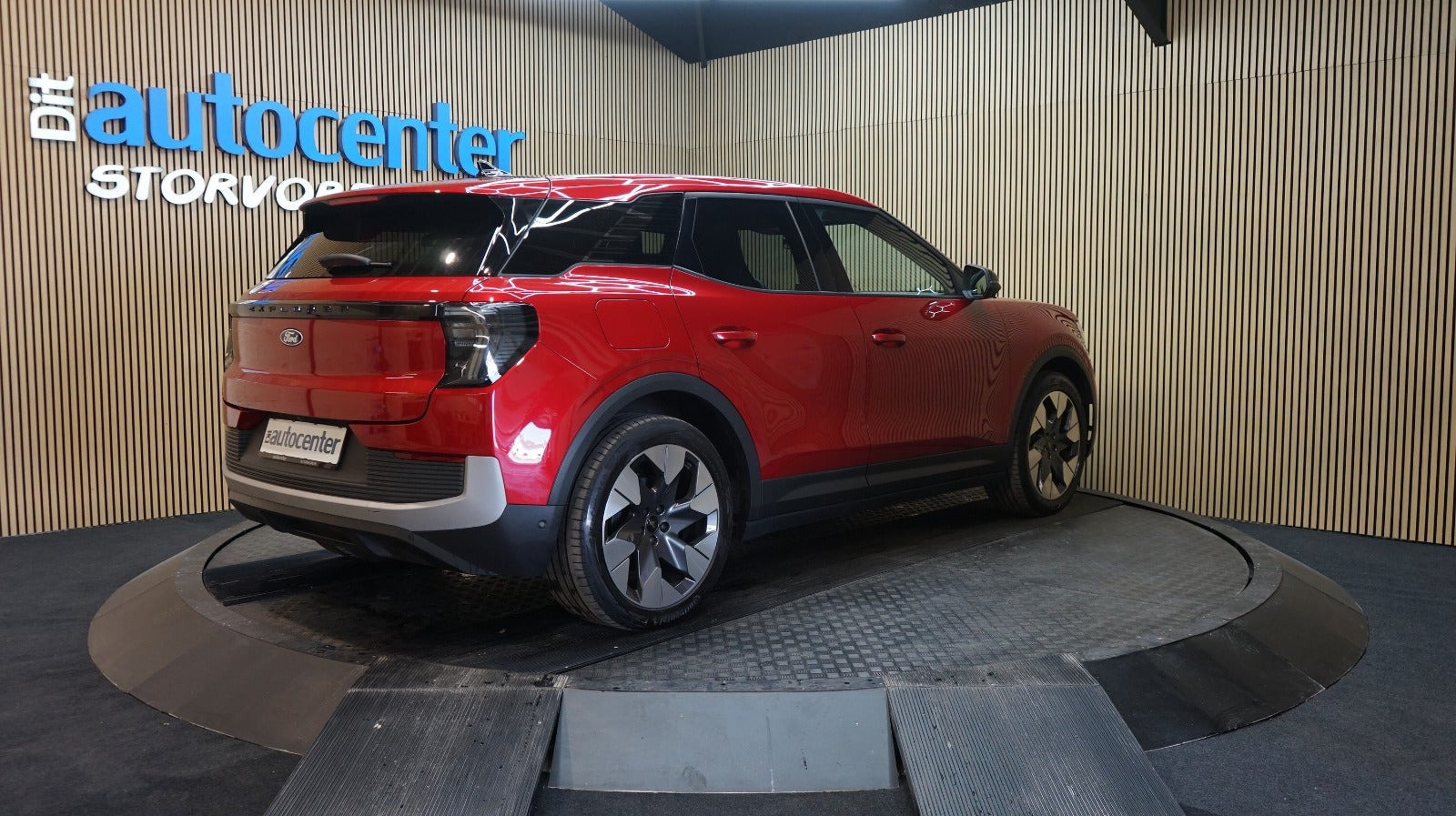 Rød Ford Explorer fra 2025