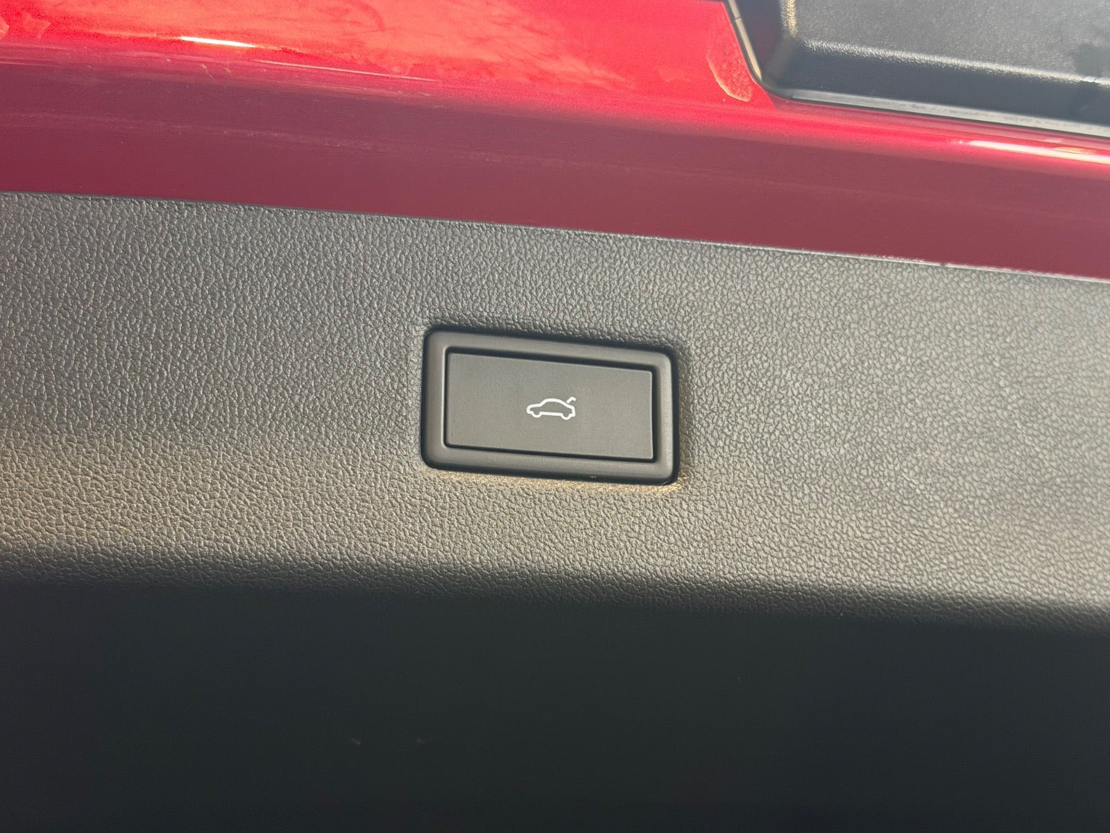 Rød Ford Explorer fra 2025