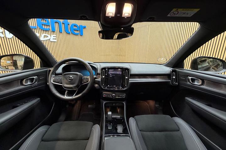 Sort Volvo XC40 fra 2023