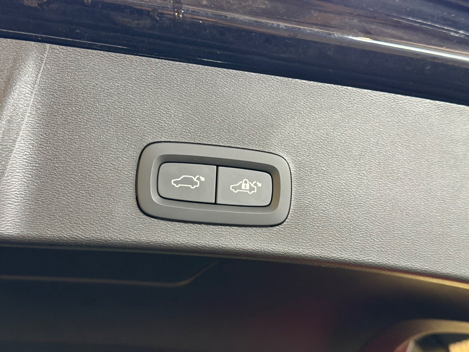 Sort Volvo XC40 fra 2023