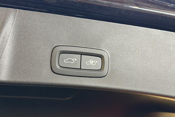 Sort Volvo XC40 fra 2023