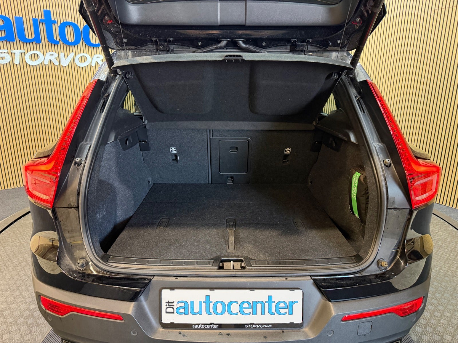 Sort Volvo XC40 fra 2023
