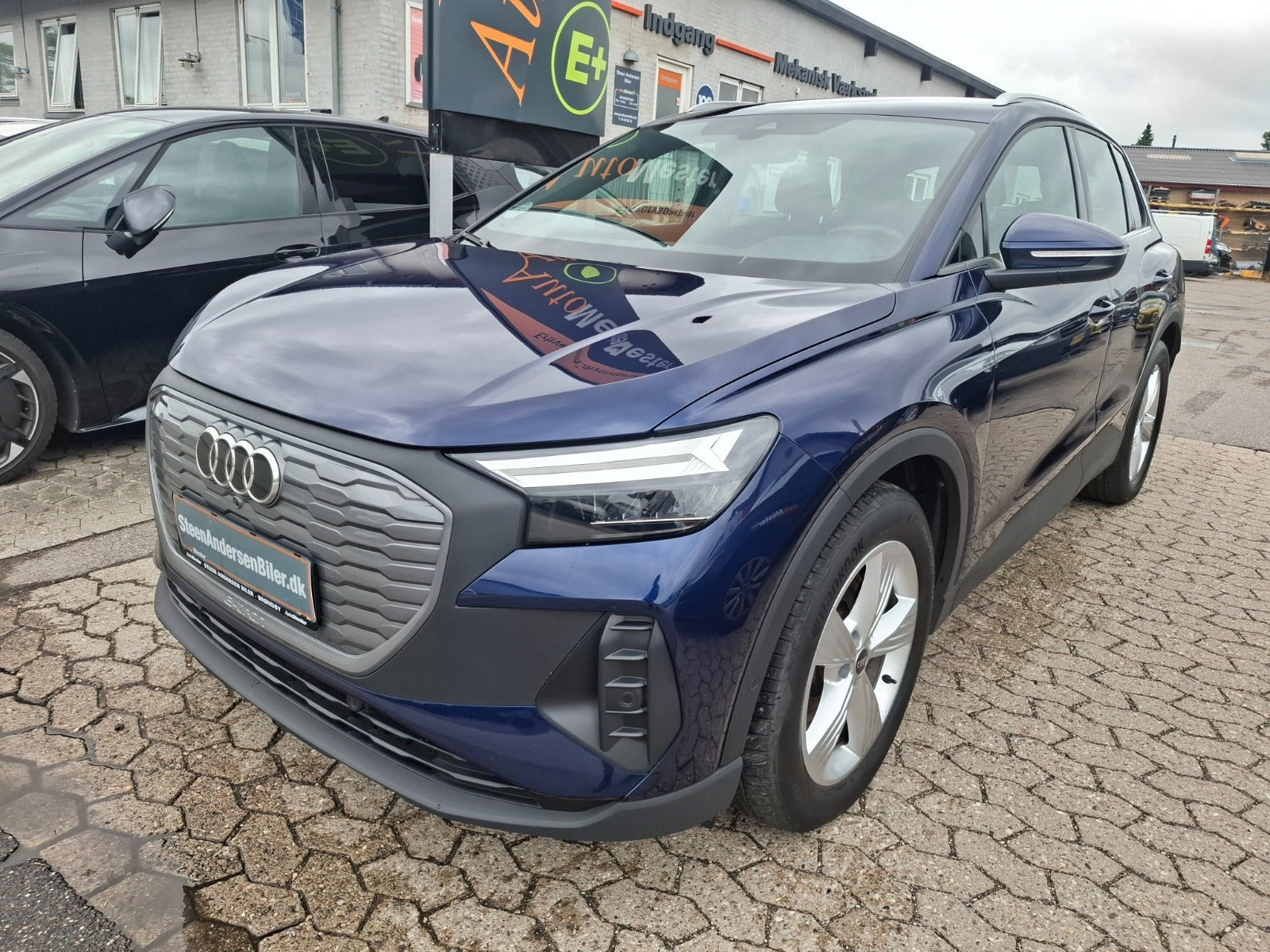 Blå Audi Q4 e-tron fra 2023