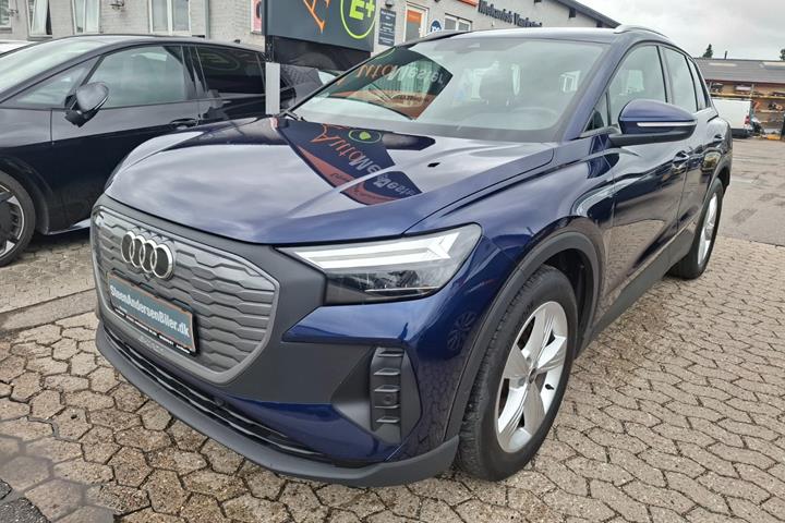 Blå Audi Q4 e-tron fra 2023
