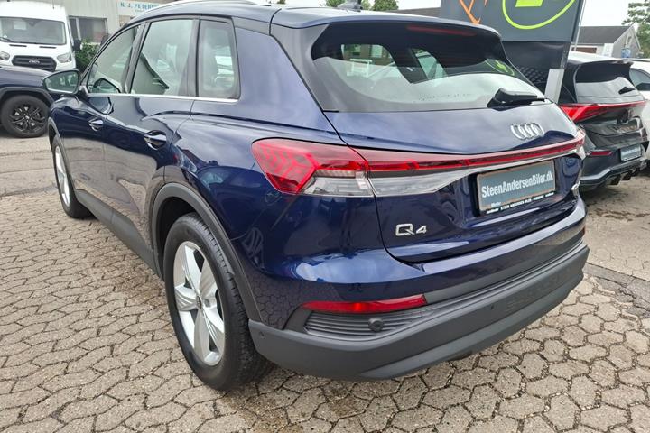 Blå Audi Q4 e-tron fra 2023