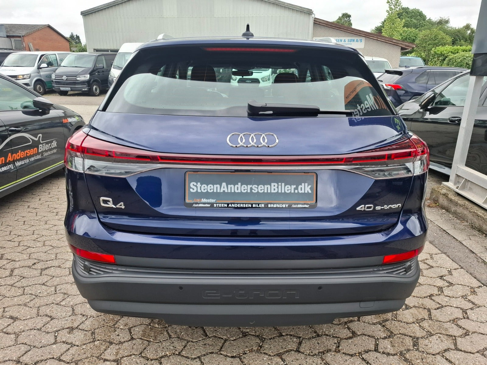 Blå Audi Q4 e-tron fra 2023