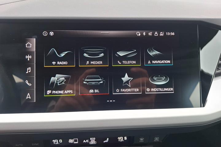 Blå Audi Q4 e-tron fra 2023