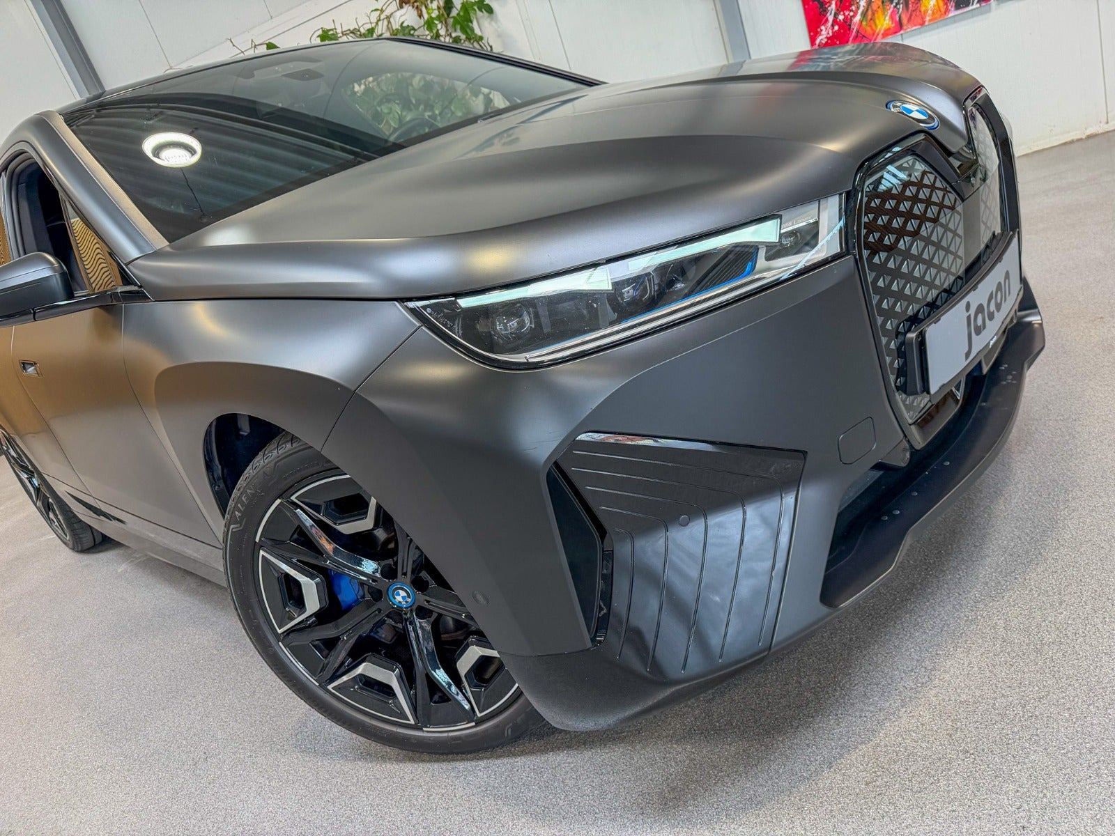 Sort BMW iX fra 2023