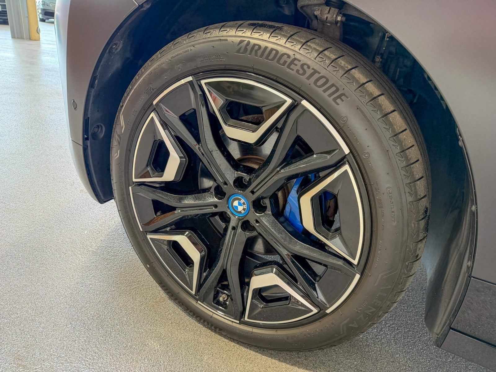 Sort BMW iX fra 2023