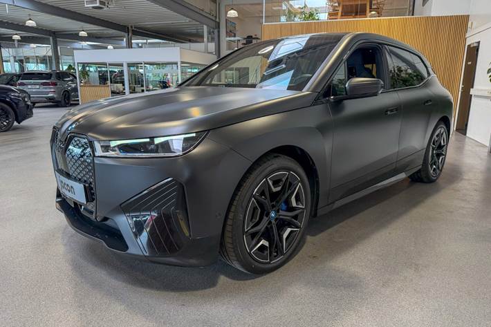 Sort BMW iX fra 2023
