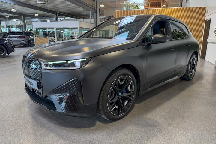 Sort BMW iX fra 2023