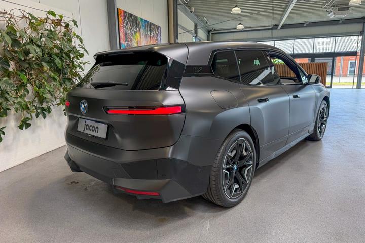 Sort BMW iX fra 2023