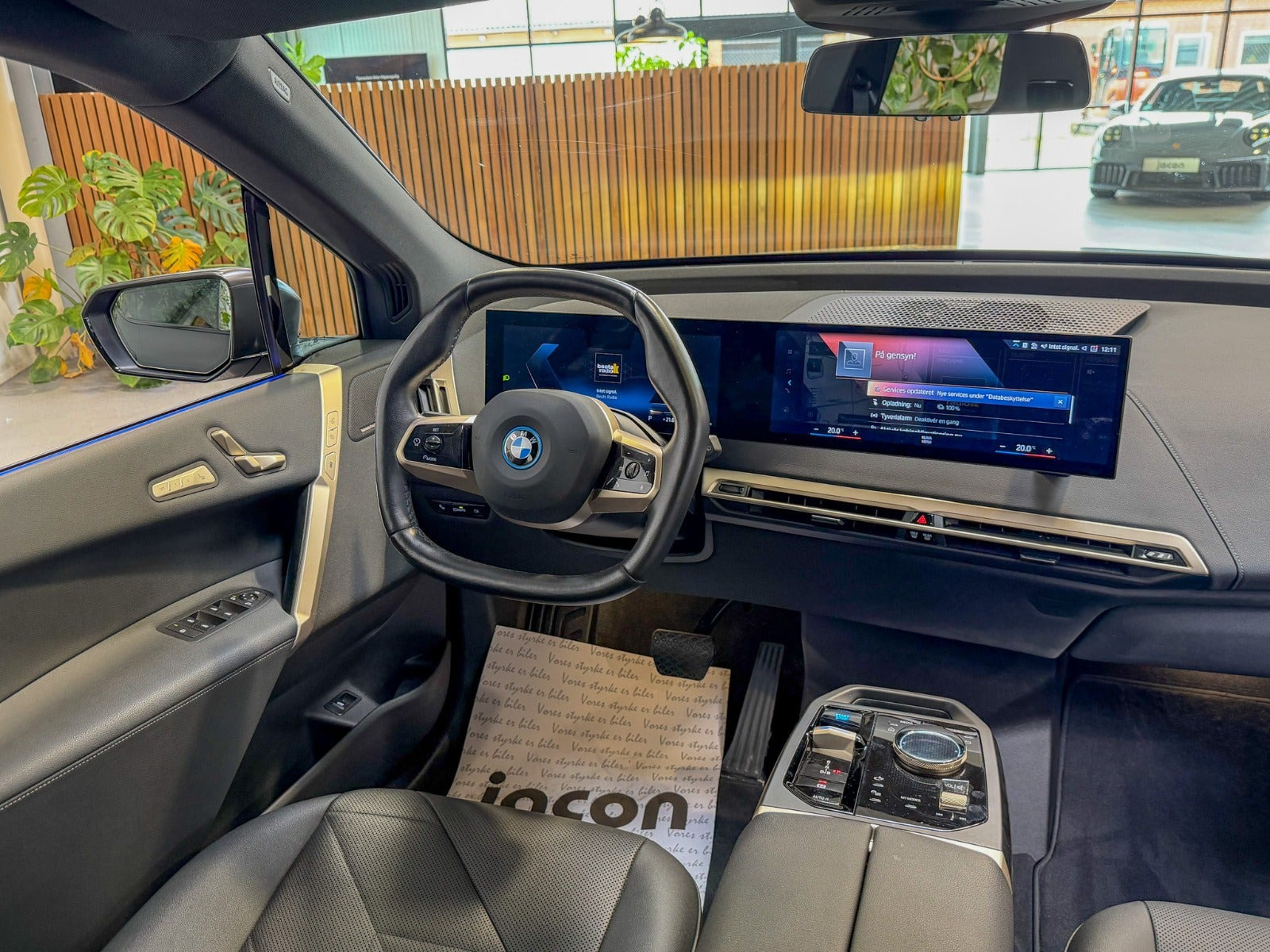 Sort BMW iX fra 2023