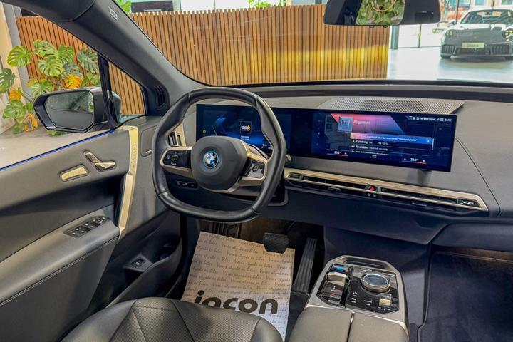 Sort BMW iX fra 2023