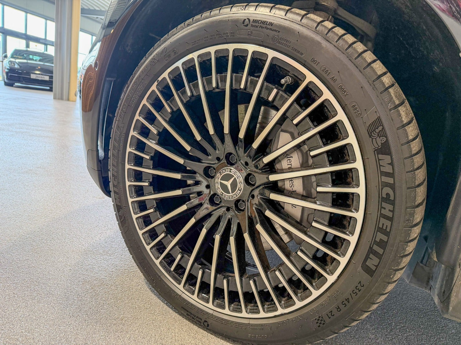Sort Mercedes EQC400 fra 2021