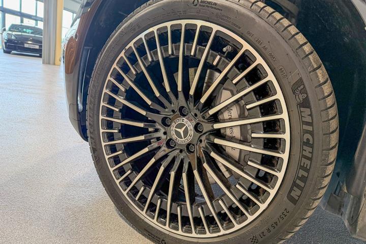 Sort Mercedes EQC400 fra 2021