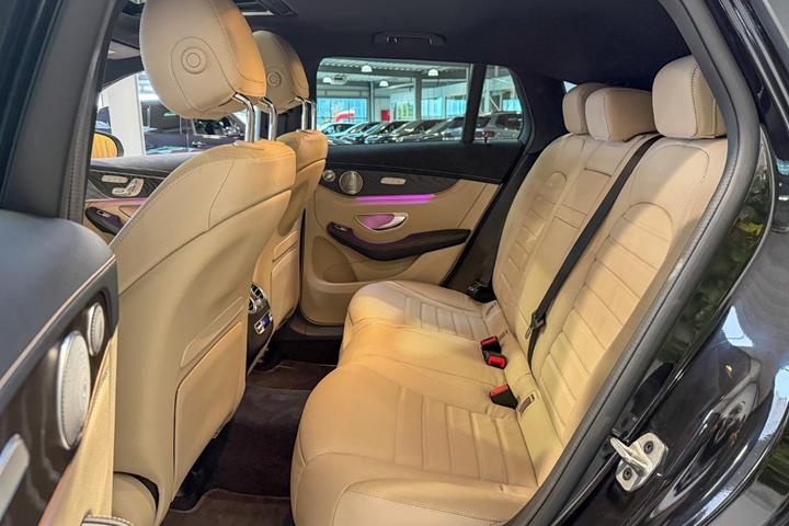 Sort Mercedes EQC400 fra 2021