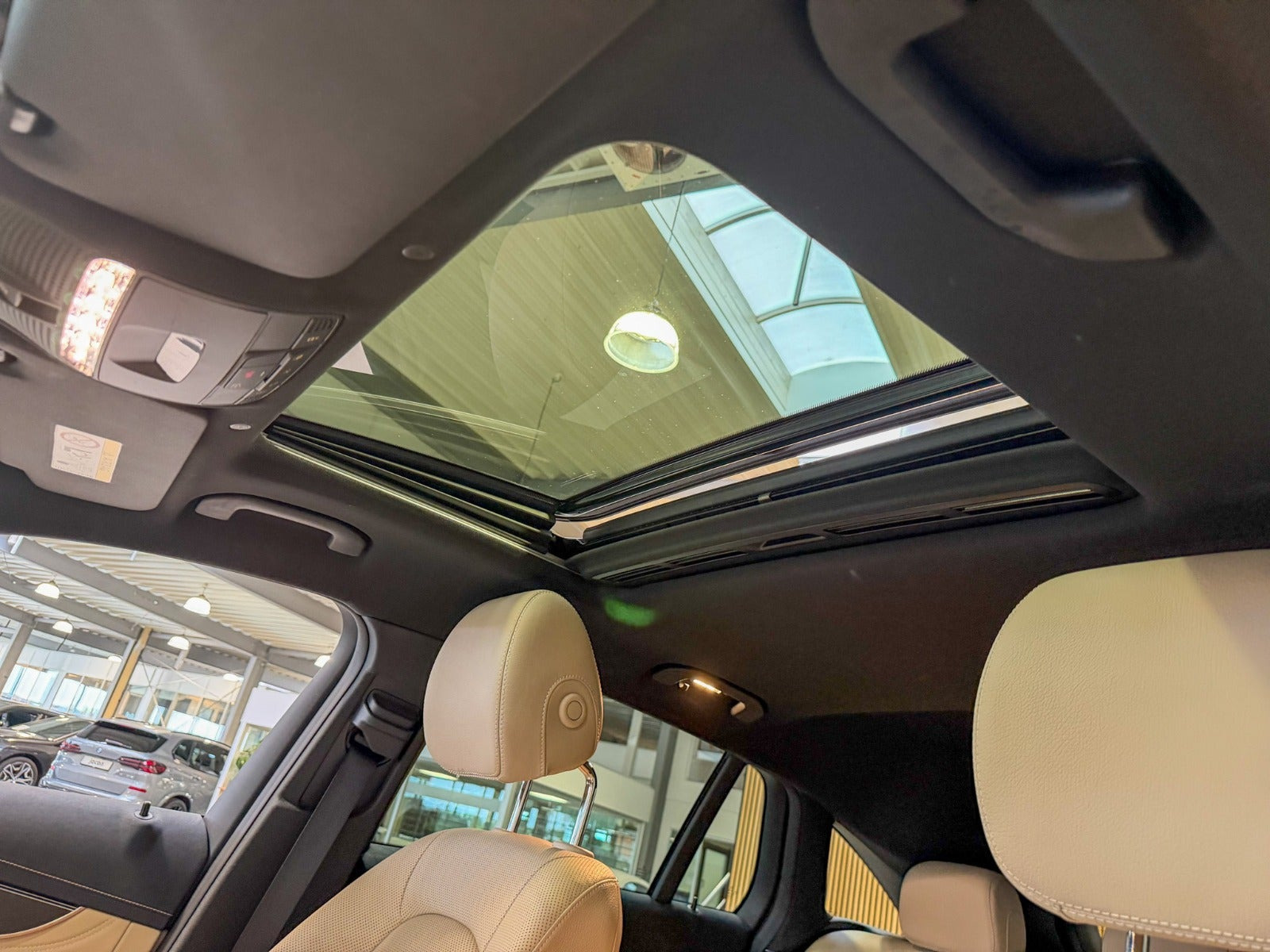 Sort Mercedes EQC400 fra 2021