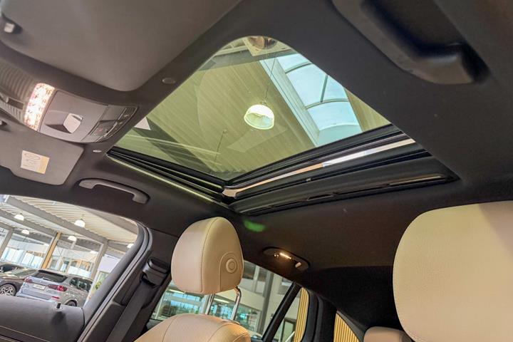 Sort Mercedes EQC400 fra 2021