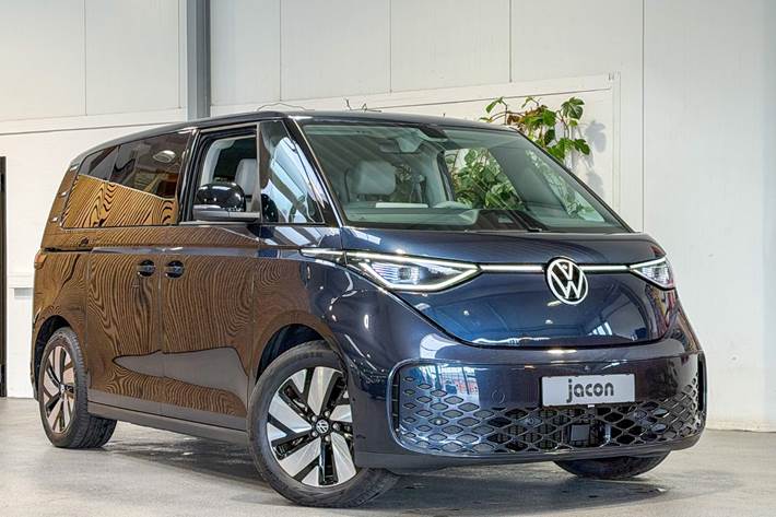 Blå VW ID.Buzz fra 2023 set udefra
