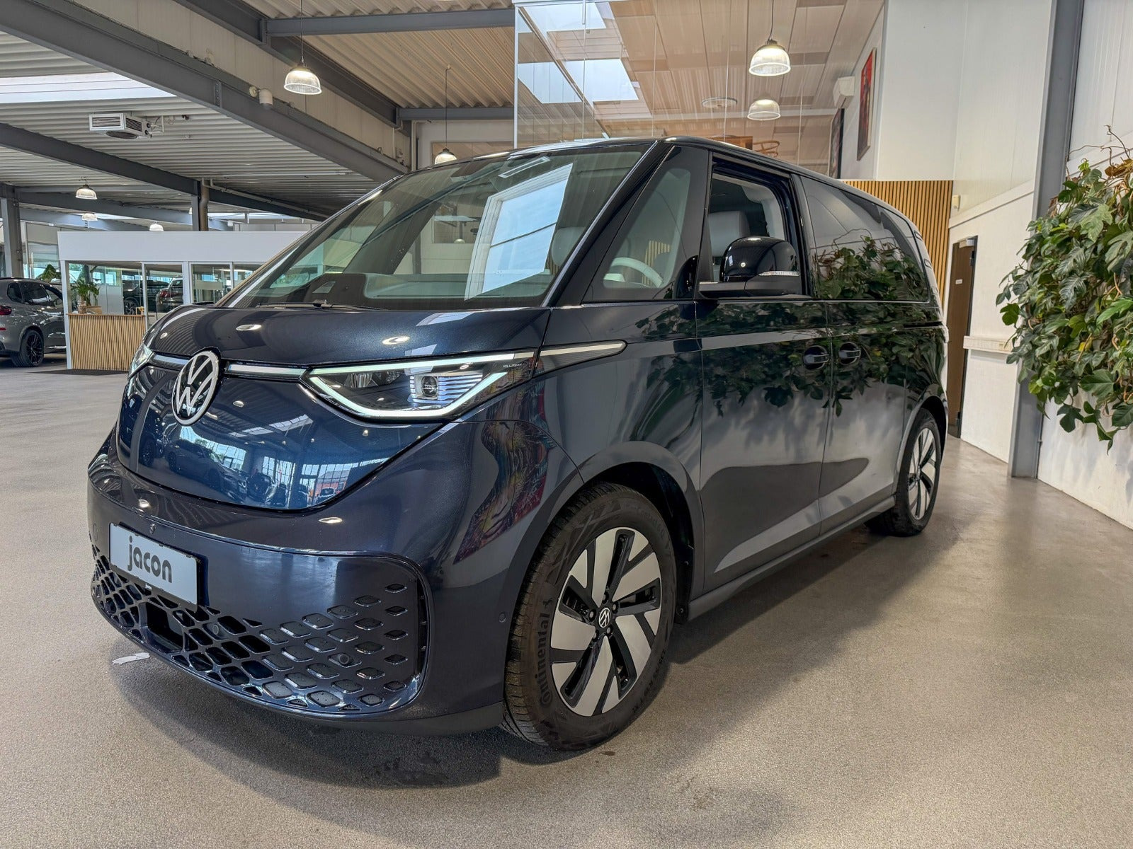Blå VW ID.Buzz fra 2023