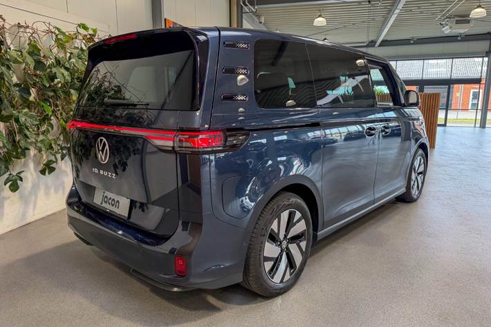 Blå VW ID.Buzz fra 2023